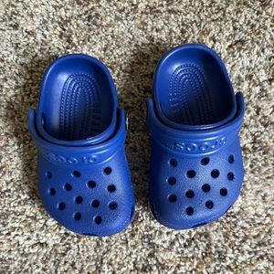Blue newborn/toddler crocs